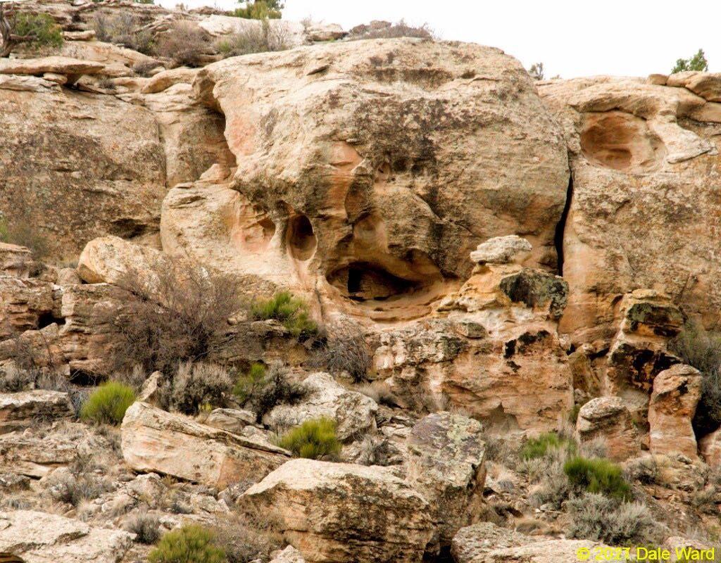 View of the ruin. I’m most of the way to the caprock at this point.